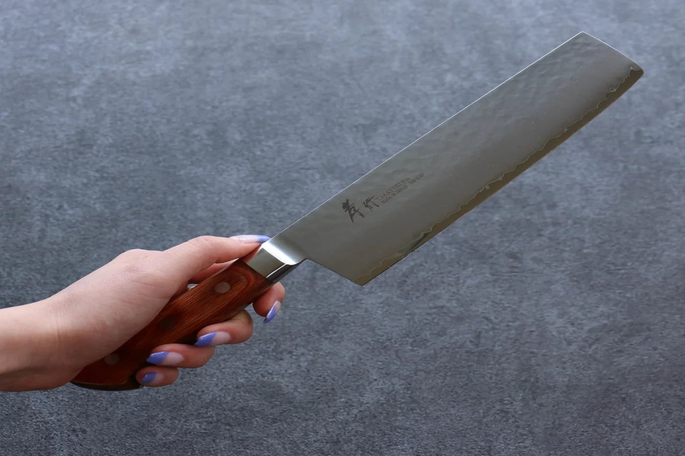 Sakai Takayuki VG5 ลายค้อนตี มีดหั่นผัก Nakiri มีดทำครัวญี่ปุ่น 180mm ด้ามไม้ Pakka wood สีน้ำตาล