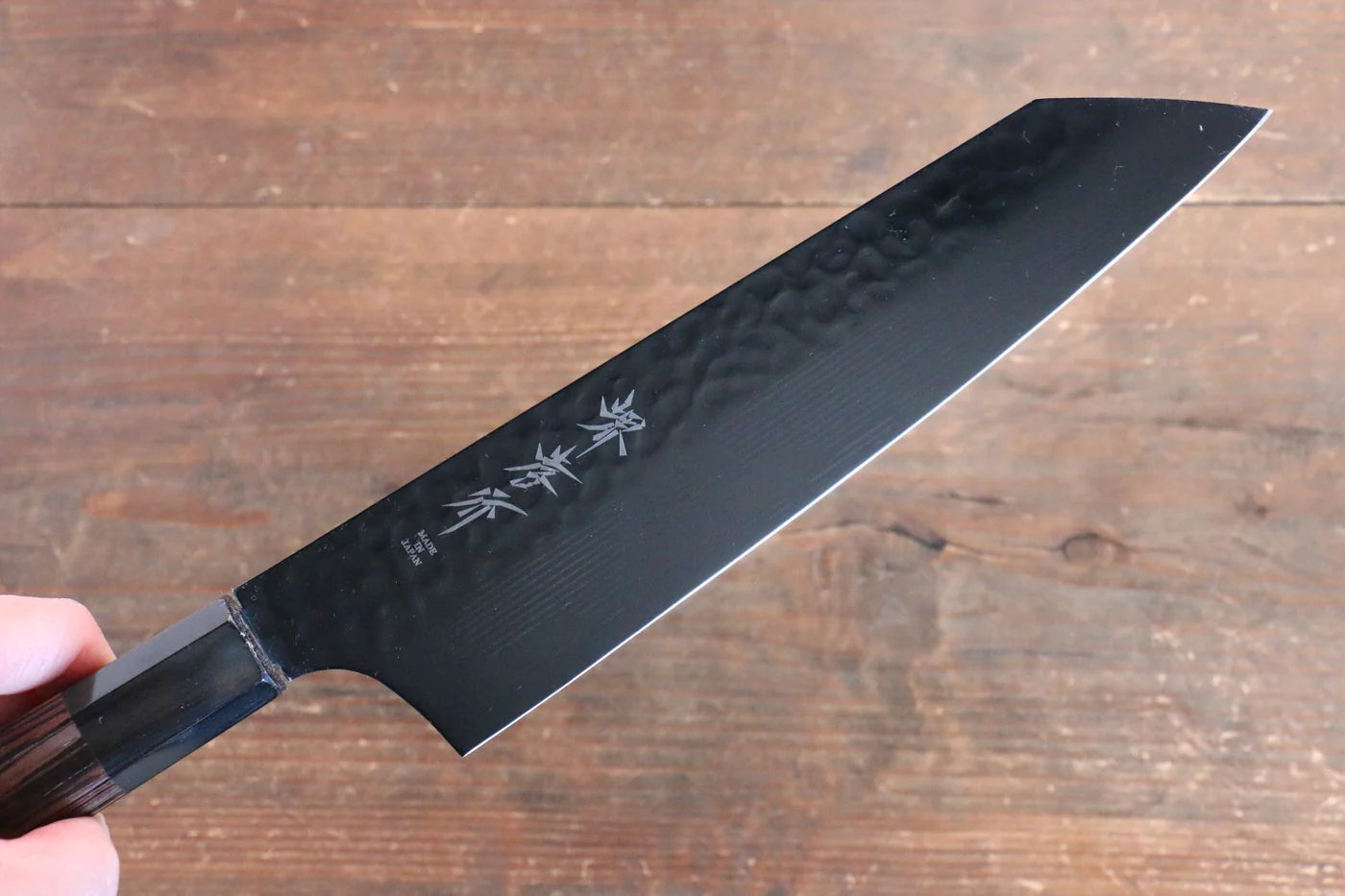 Sakai Takayuki Kurokage VG10 ลายค้อนตี เคลือบเทฟลอน มีด Kengata Gyuto มีดทำครัวญี่ปุ่น 190mm ด้ามไม้เวงเก้
