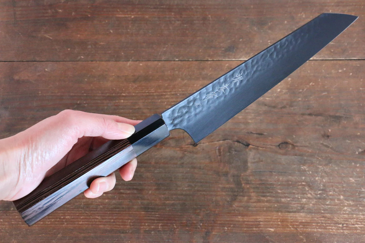 Sakai Takayuki Kurokage VG10 ลายค้อนตี เคลือบเทฟลอน มีด Kengata Gyuto มีดทำครัวญี่ปุ่น 190mm ด้ามไม้เวงเก้