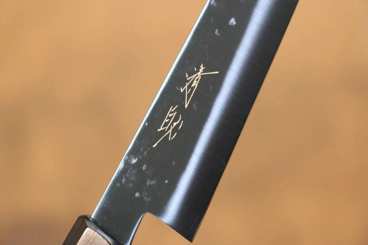 Seisuke เหล็ก SK-85 Ion plating ลายค้อนตี มีดขนาดเล็ก Petty มีดทำครัวญี่ปุ่น 150mm ด้ามไม้ Pakka wood สีแดง