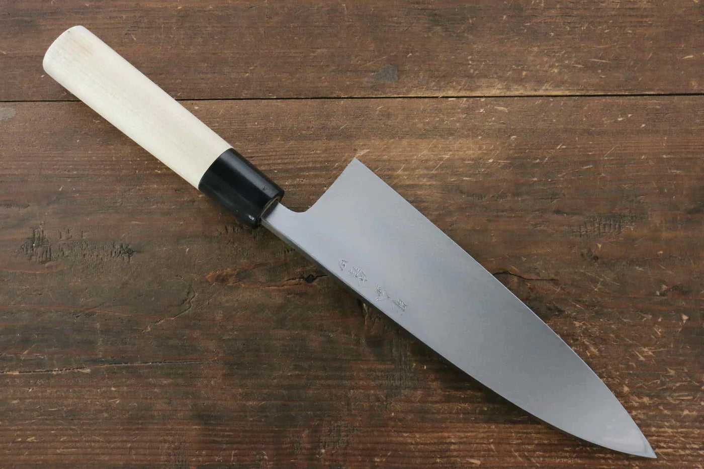 Sakai Takayuki Kasumitogi White Steel (เหล็กกล้าขาว) สลักลายจรเข้ มีด Deba มีดทำครัวญี่ปุ่น ด้ามต้นเเมกโนเลีย