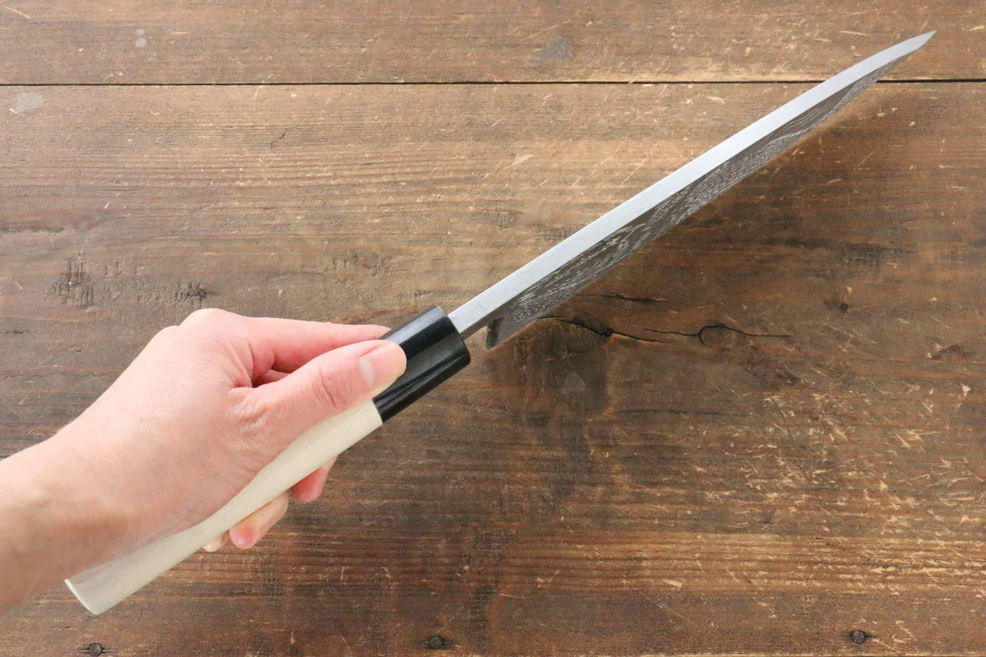 Sakai Takayuki Kasumitogi White Steel (เหล็กกล้าขาว) สลักลายจรเข้ มีด Deba มีดทำครัวญี่ปุ่น ด้ามต้นเเมกโนเลีย
