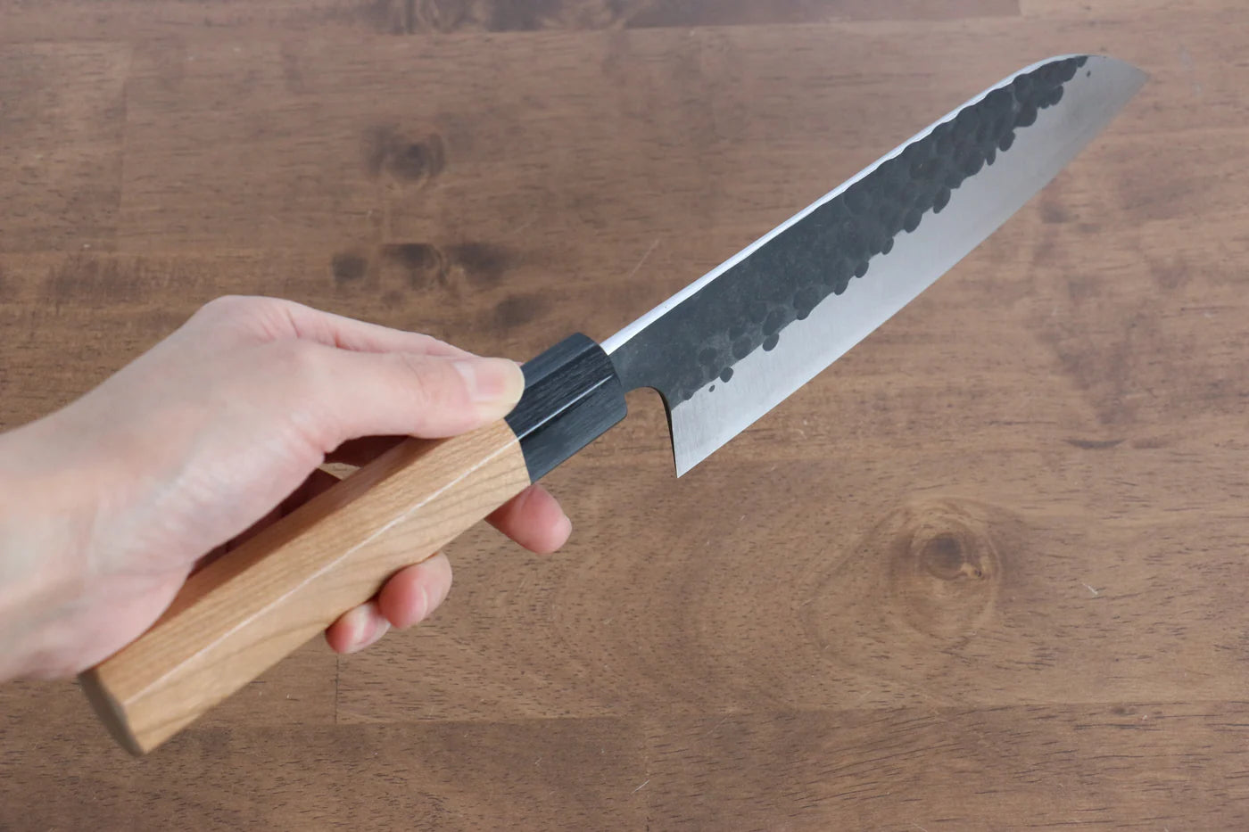 Masakage Koishi Blue Super (บลูซุปเปอร์สตีล) ตัวมีดสีดำ มีด Santoku มีดทำครัวญี่ปุ่น 165mm เชอร์รีอเมริกันด้าม