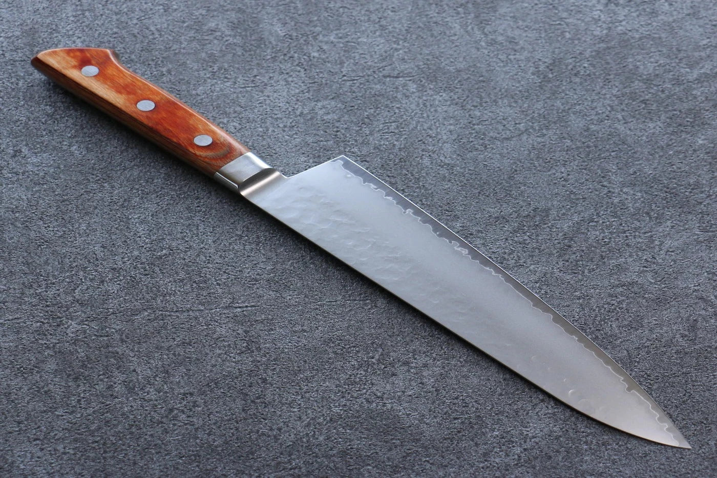 Sakai Takayuki VG5 ลายค้อนตี มีดกิวโตะ Gyuto มีดทำครัวญี่ปุ่น 210mm ด้ามไม้ Pakka wood สีน้ำตาล