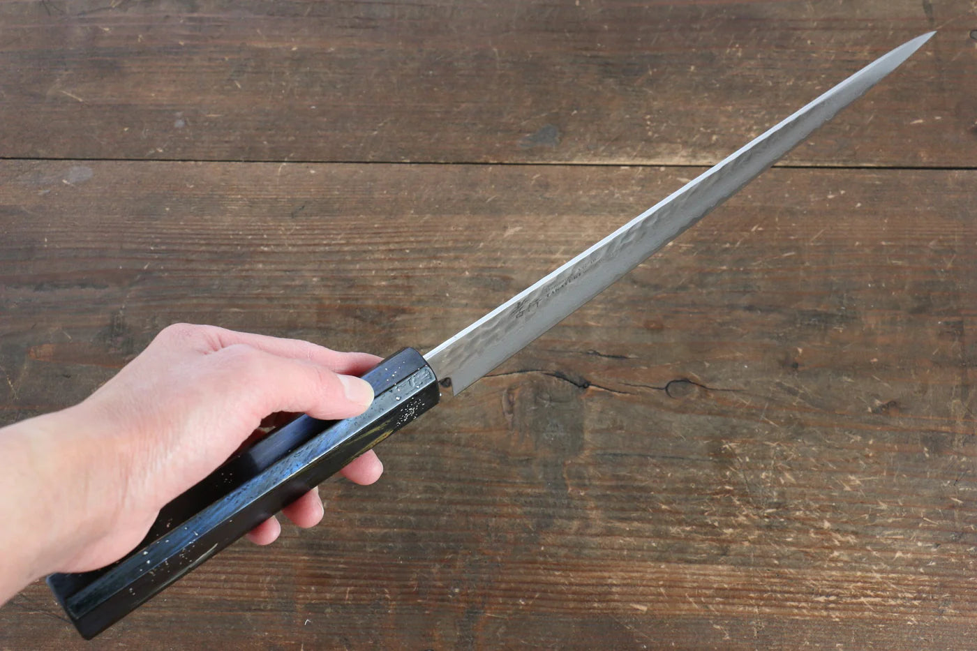 Sakai Takayuki VG10 ดามัสกัส 33 ชั้น มีดเลาะเอ็น Sujihiki มีดทำครัวญี่ปุ่น 240mm ด้ามไม้โอ๊กเคลือบ (Saiseki)