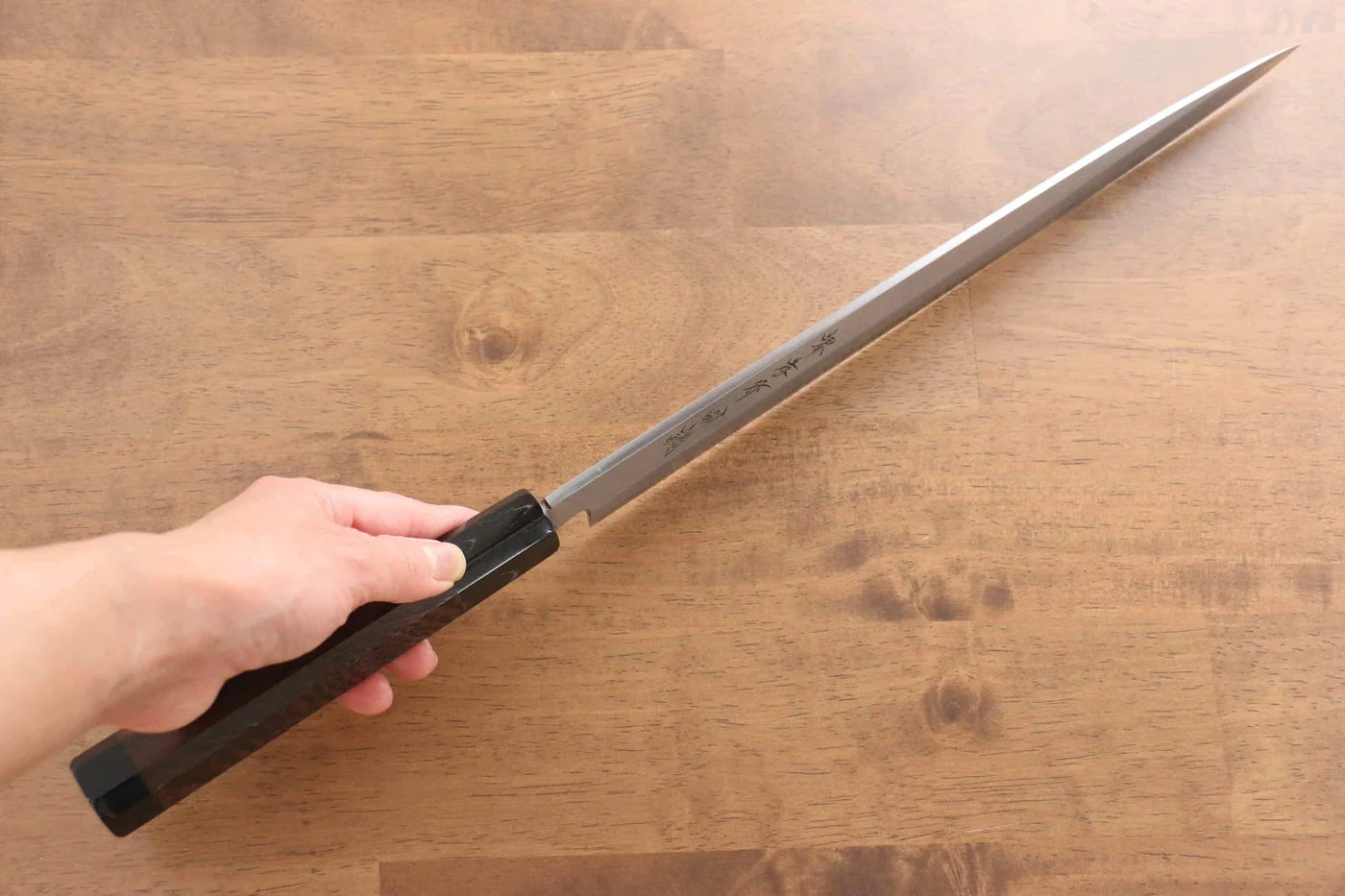 Sakai Takayuki Tokujyo White Steel (เหล็กกล้าขาว) No.2 มีด Yanagiba มีดทำครัวญี่ปุ่น ด้ามไม้เวงเก้ ประดับห่วงเขาควายคู่