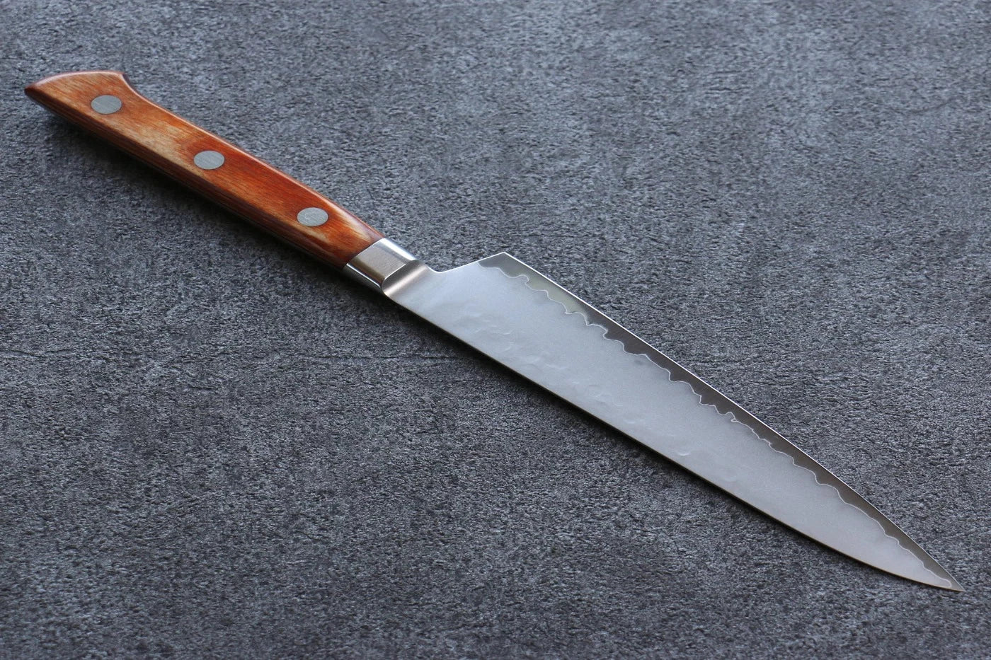 Sakai Takayuki VG5 ลายค้อนตี มีดขนาดเล็ก  Petty มีดทำครัวญี่ปุ่น 150mm ด้ามไม้ Pakka wood สีน้ำตาล