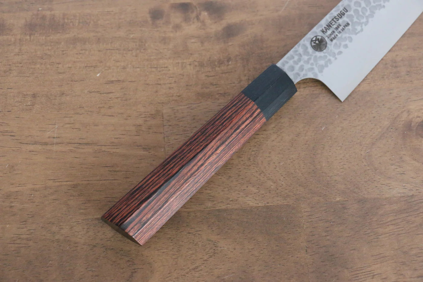 Seki Kanetsugu Heptagon Wood VG2 ลายค้อนตี มีดกิวโตะ Gyuto มีดทำครัวญี่ปุ่น 200mm ด้ามไม้ Pakka wood (หกเหลี่ยม)