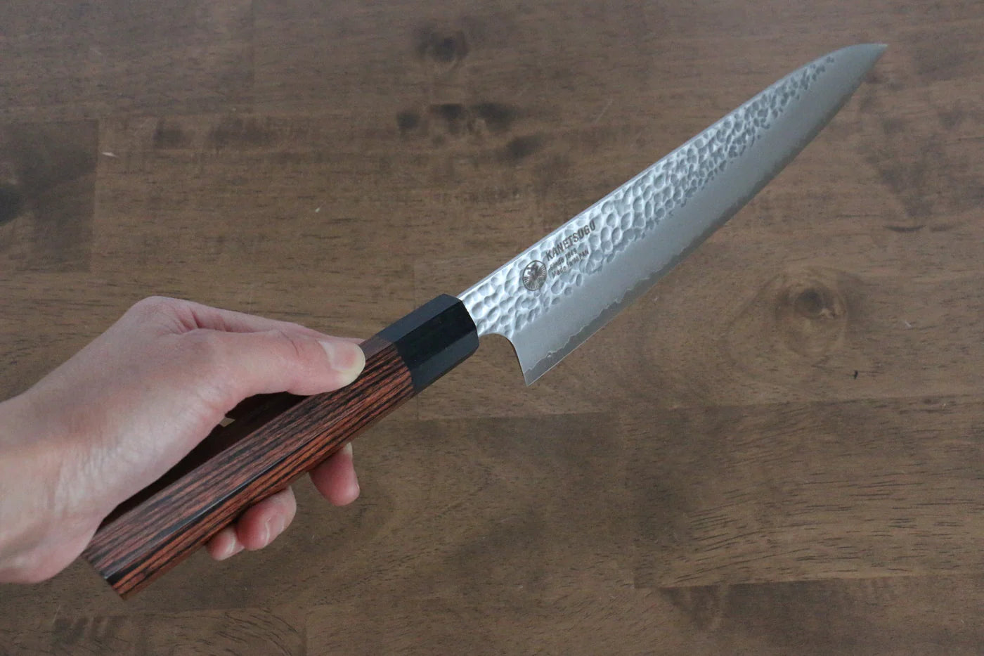 Seki Kanetsugu Heptagon Wood VG2 ลายค้อนตี มีดกิวโตะ Gyuto มีดทำครัวญี่ปุ่น 200mm ด้ามไม้ Pakka wood (หกเหลี่ยม)