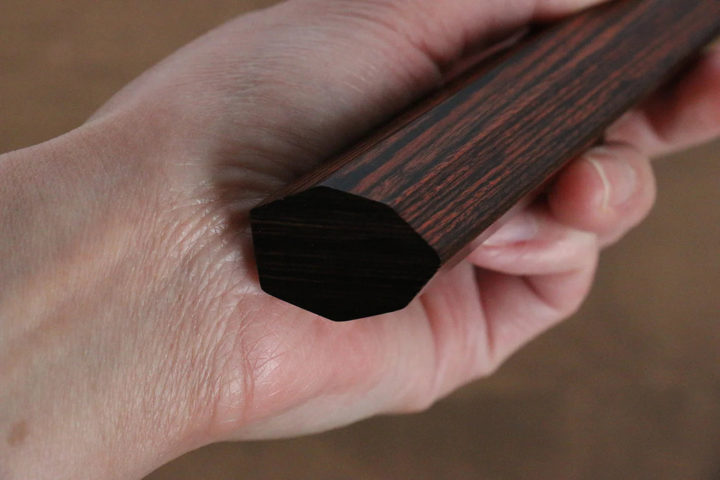 Seki Kanetsugu Heptagon Wood VG2 ลายค้อนตี มีดกิวโตะ Gyuto มีดทำครัวญี่ปุ่น 200mm ด้ามไม้ Pakka wood (หกเหลี่ยม)