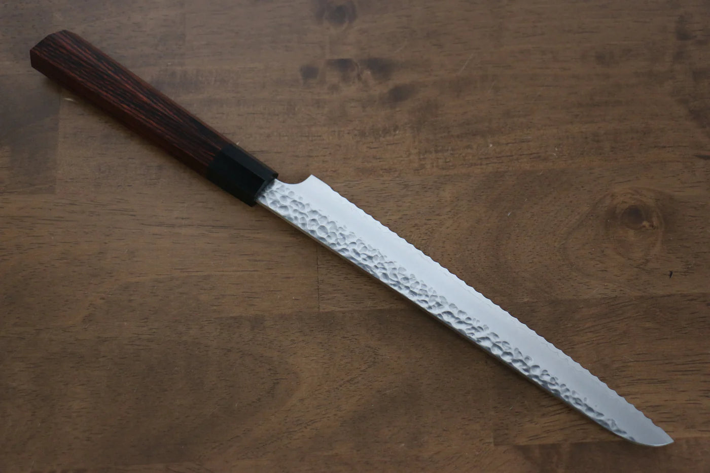 Seki Kanetsugu Heptagon Wood VG2 ลายค้อนตี มีดหั่นขนมปัง มีดทำครัวญี่ปุ่น 210mm ด้ามไม้ Pakka wood (หกเหลี่ยม)