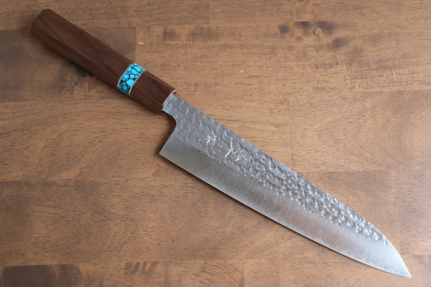 Yu Kurosaki Senko R2/SG2 ลายค้อนตี มีดกิวโตะ Gyuto มีดทำครัวญี่ปุ่น 210mm ด้ามไม้วอลนัท(เฟอร์รูล : เทอร์คอยซ์ประดับห่วง)