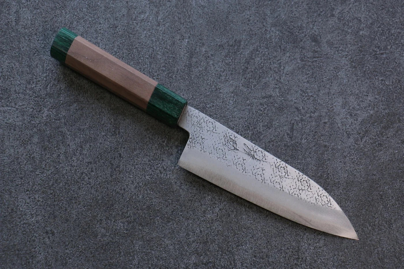 Seisuke Blue Super (บลูซุปเปอร์สตีล) ลายค้อนตี มีด Santoku มีดทำครัวญี่ปุ่น 165mm ด้ามไม้วอลนัท(ประดับไม้ สีเขียว คู่