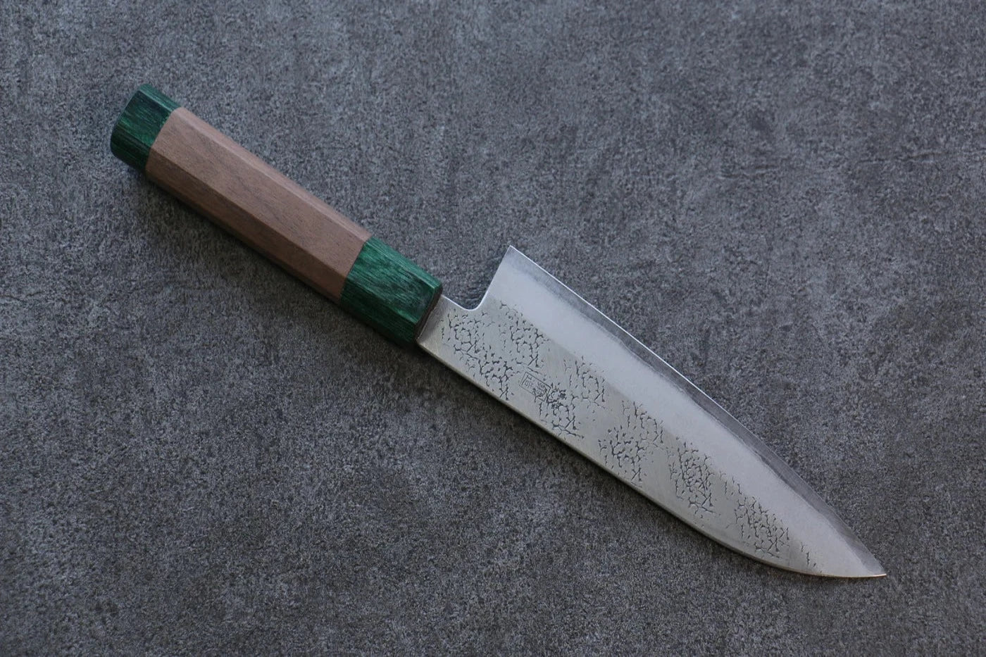 Seisuke Blue Super (บลูซุปเปอร์สตีล) ลายค้อนตี มีด Santoku มีดทำครัวญี่ปุ่น 165mm ด้ามไม้วอลนัท(ประดับไม้ สีเขียว คู่