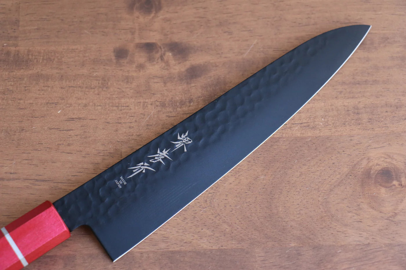 Sakai Takayuki Kurokage VG10 ลายค้อนตี เคลือบเทฟลอน มีดกิวโตะ Gyuto มีดทำครัวญี่ปุ่น 210mm ด้ามไม้โอ๊กเคลือบ (Kouseki)