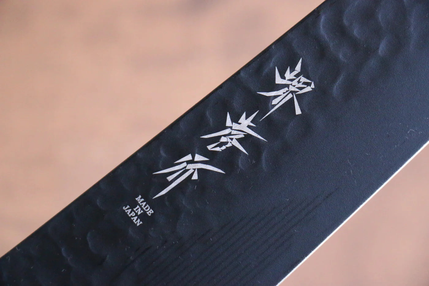 Sakai Takayuki Kurokage VG10 ลายค้อนตี เคลือบเทฟลอน มีดกิวโตะ Gyuto มีดทำครัวญี่ปุ่น 210mm ด้ามไม้โอ๊กเคลือบ (Kouseki)