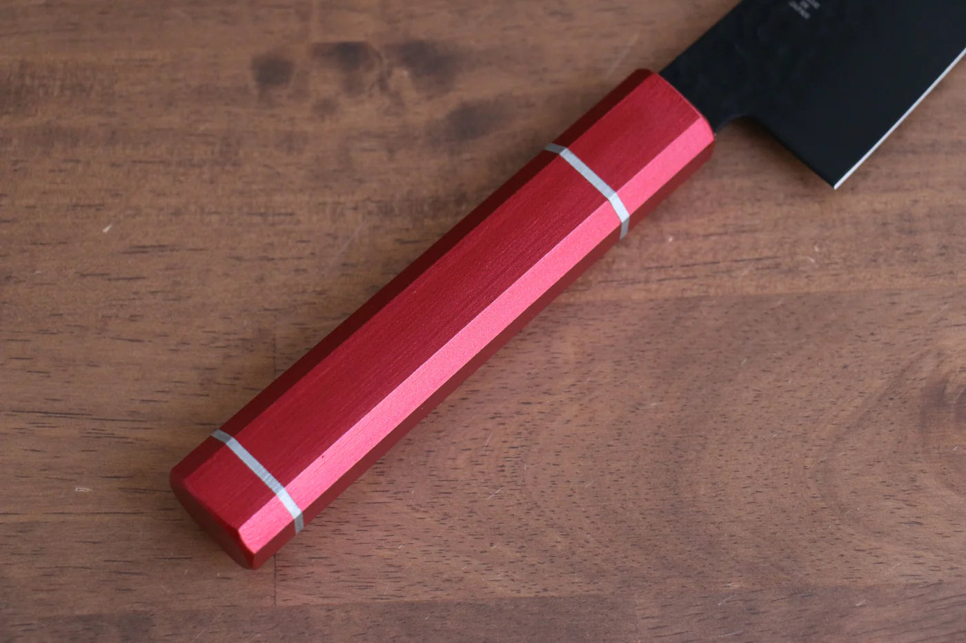 Sakai Takayuki Kurokage VG10 ลายค้อนตี เคลือบเทฟลอน มีดกิวโตะ Gyuto มีดทำครัวญี่ปุ่น 210mm ด้ามไม้โอ๊กเคลือบ (Kouseki)