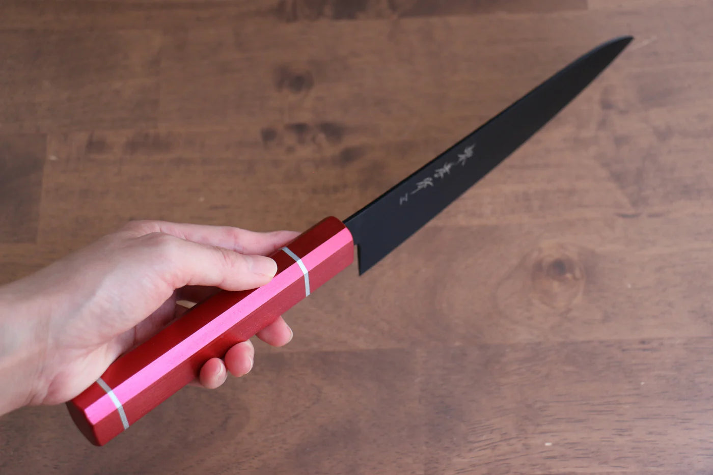 Sakai Takayuki Kurokage VG10 ลายค้อนตี เคลือบเทฟลอน มีดกิวโตะ Gyuto มีดทำครัวญี่ปุ่น 210mm ด้ามไม้โอ๊กเคลือบ (Kouseki)