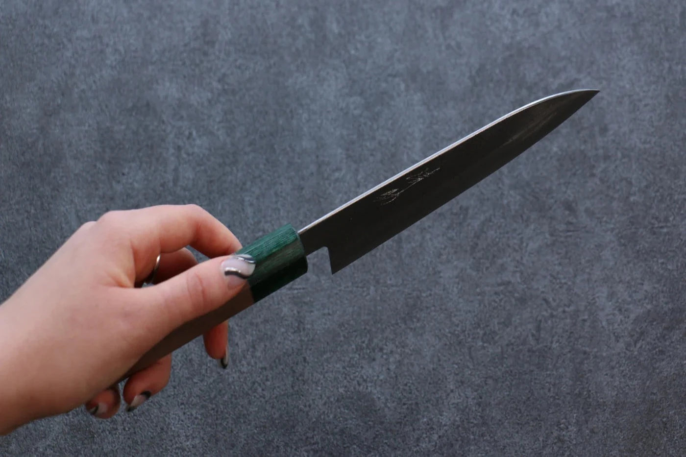 Seisuke Blue Super (บลูซุปเปอร์สตีล) ลายค้อนตี มีด Santoku มีดทำครัวญี่ปุ่น 165mm ด้ามไม้วอลนัท(ประดับไม้ สีเขียว คู่
