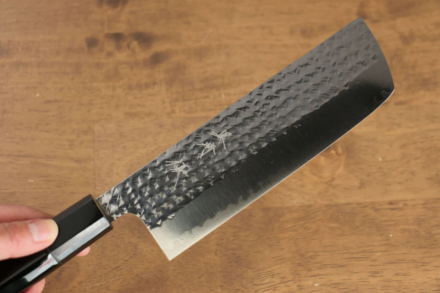 Yu Kurosaki Senko R2/SG2 ลายค้อนตี เคลือบเงาทอง Maki-e ลายมังกร มีดหั่นผัก Nakiri มีดทำครัวญี่ปุ่น 165mm เคลือบด้าม มีฝัก (ปลอก) มีด