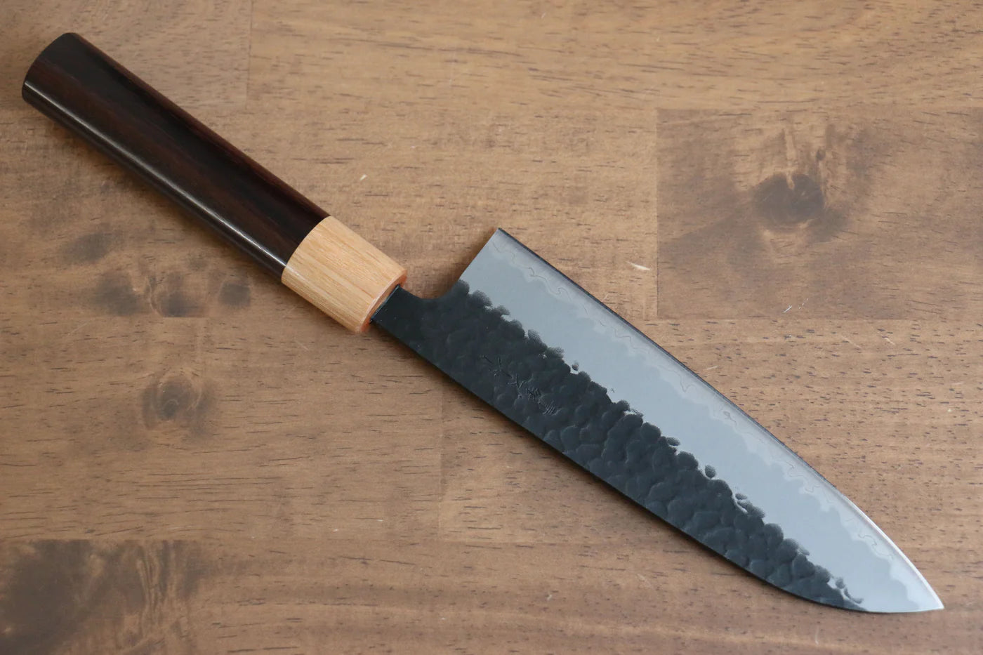 Seisuke Shitan Blue Super (บลูซุปเปอร์สตีล) ลายค้อนตี Kurouchi มีด Santoku มีดทำครัวญี่ปุ่น 170mm ด้ามไม้พะยูง