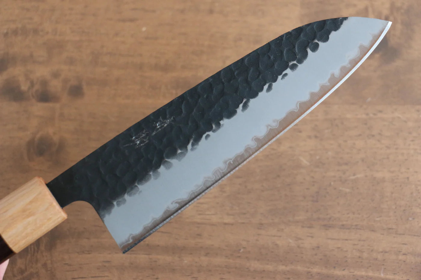 Seisuke Shitan Blue Super (บลูซุปเปอร์สตีล) ลายค้อนตี Kurouchi มีด Santoku มีดทำครัวญี่ปุ่น 170mm ด้ามไม้พะยูง