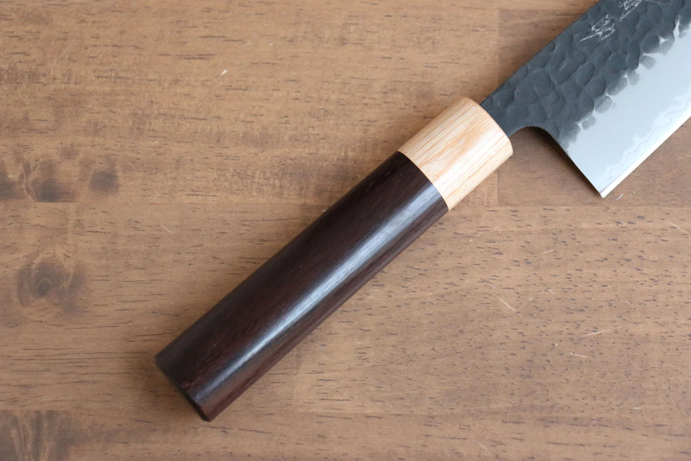 Seisuke Shitan Blue Super (บลูซุปเปอร์สตีล) ลายค้อนตี Kurouchi มีด Santoku มีดทำครัวญี่ปุ่น 170mm ด้ามไม้พะยูง