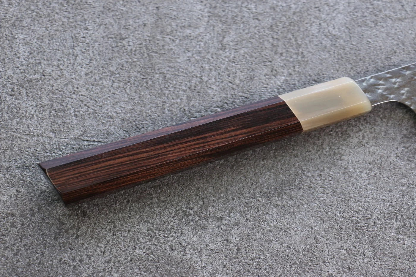 Yu Kurosaki Senko R2/SG2 ลายค้อนตี มีด Santoku มีดทำครัวญี่ปุ่น 165mm ด้ามไม้มะเกลือ