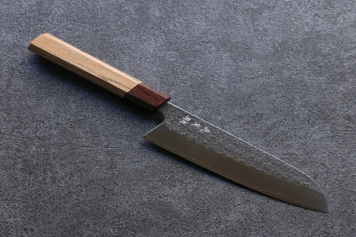 Yoshimi Kato Minamo R2/SG2 ลายค้อนตี มีด Santoku มีดทำครัวญี่ปุ่น 165mm ด้ามโอ๊ค