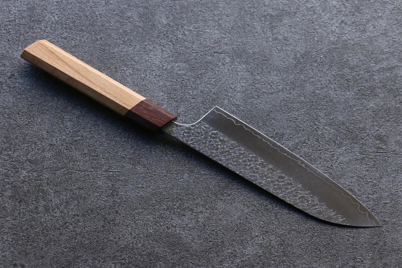 Yoshimi Kato Minamo R2/SG2 ลายค้อนตี มีด Santoku มีดทำครัวญี่ปุ่น 165mm ด้ามโอ๊ค