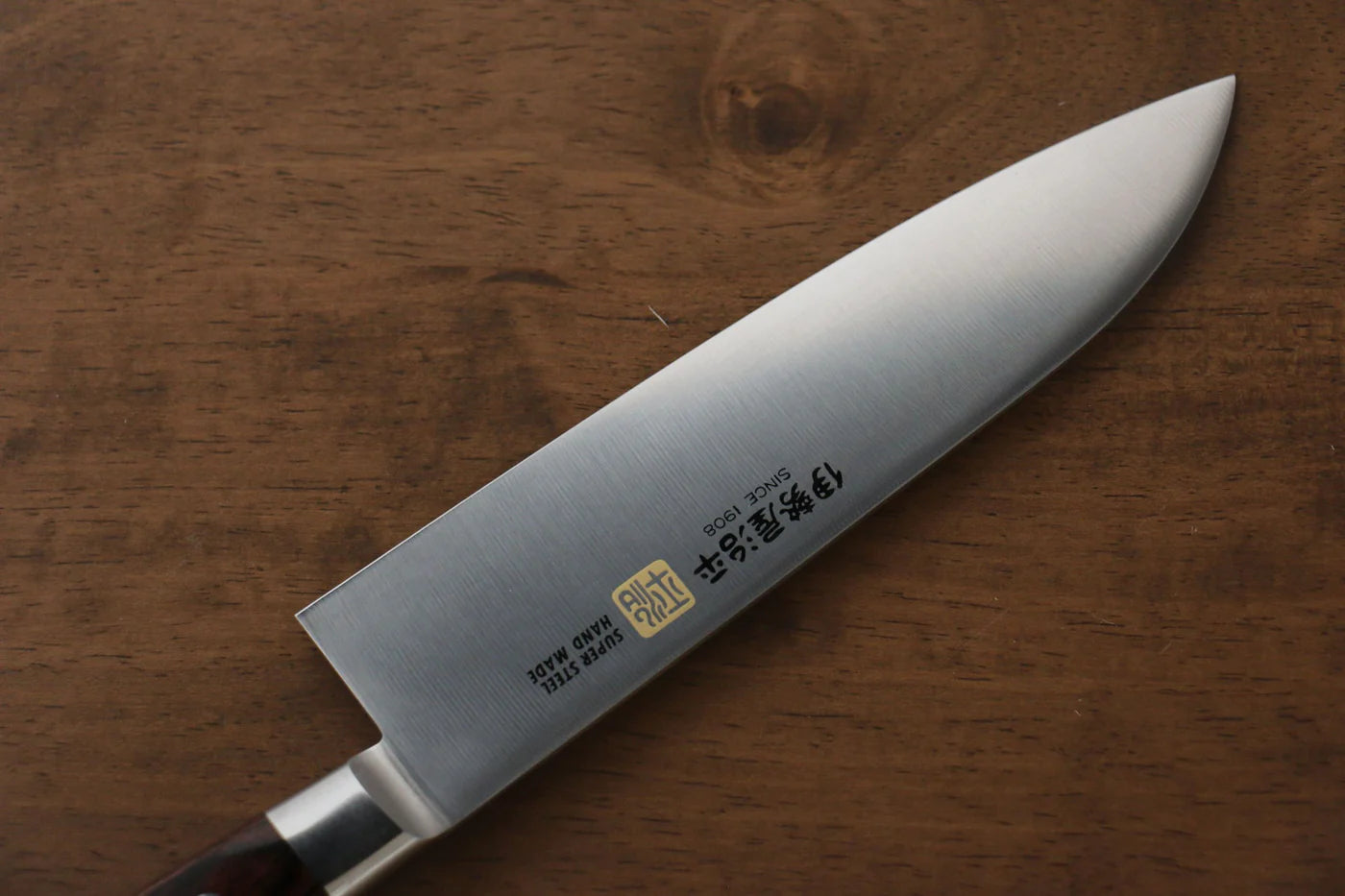 Iseya โมลิบดินัม มีด Santoku มีดทำครัวญี่ปุ่น 180mm ด้ามไม้ Pakka wood มะฮอกกานี