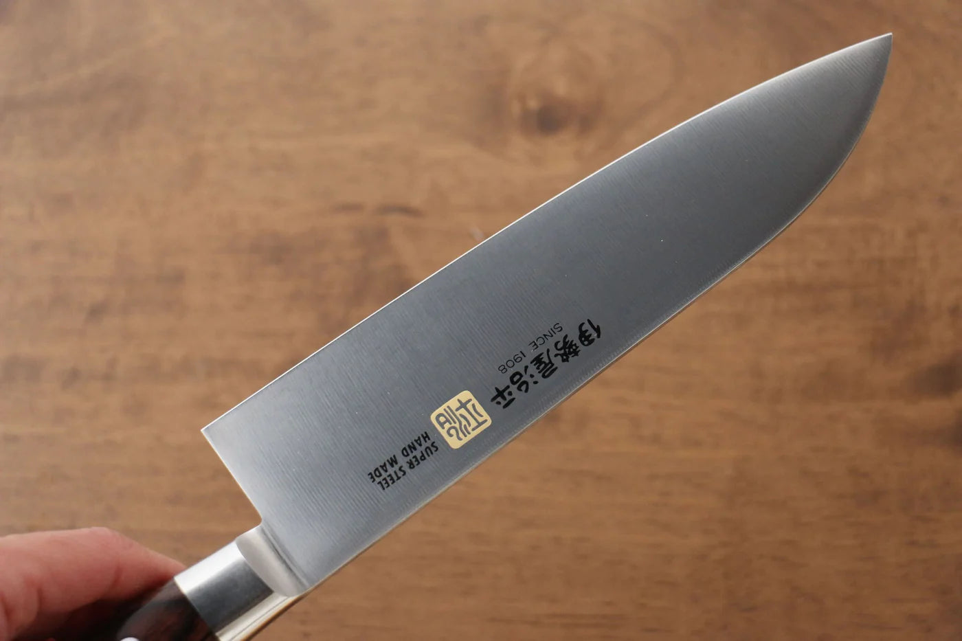 Iseya โมลิบดินัม มีด Santoku มีดทำครัวญี่ปุ่น 180mm ด้ามไม้ Pakka wood มะฮอกกานี