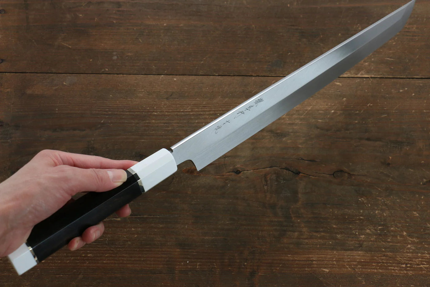 Sakai Takayuki Honyaki Blue Steel (บลูสตีล) No.2 ขัดขึ้นเงากระจก มีด Sakimaru Takohiki มีดทำครัวญี่ปุ่น 300mm ด้ามไม้มะเกลือ (ประดับห่วง) มีฝัก (ปลอก) มีด