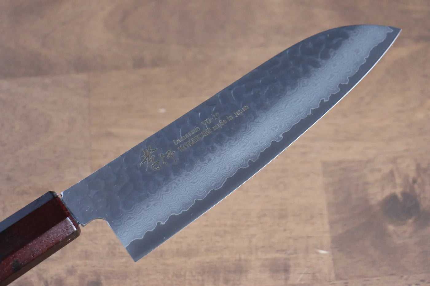 Sakai Takayuki Nanairo VG10 33 ชั้น มีด Santoku มีดทำครัวญี่ปุ่น 180mm ด้ามพลาสติก ABS (กระดองเต่าเเดง)