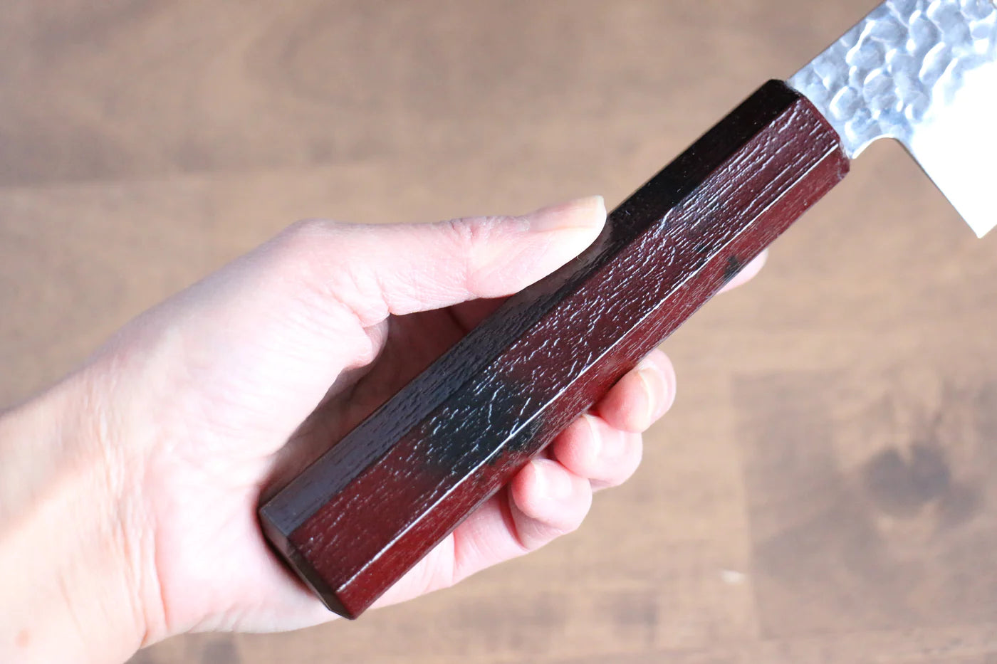 Sakai Takayuki Nanairo VG10 33 ชั้น มีด Santoku มีดทำครัวญี่ปุ่น 180mm ด้ามพลาสติก ABS (กระดองเต่าเเดง)