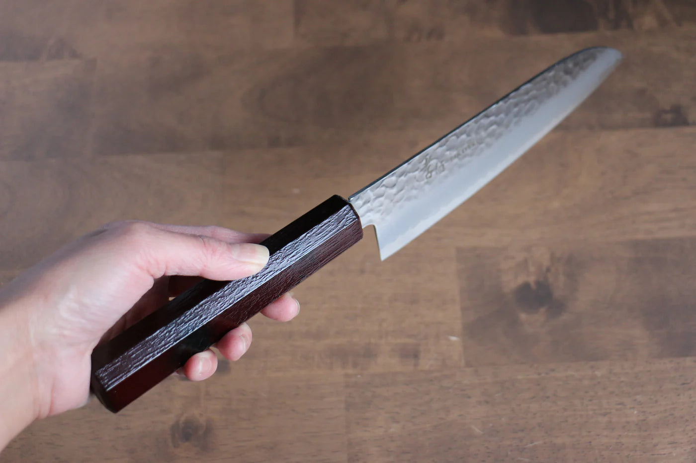 Sakai Takayuki Nanairo VG10 33 ชั้น มีด Santoku มีดทำครัวญี่ปุ่น 180mm ด้ามพลาสติก ABS (กระดองเต่าเเดง)