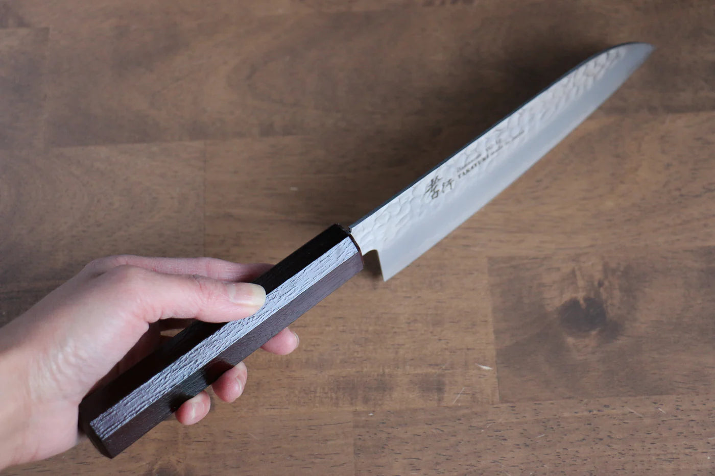 Sakai Takayuki Nanairo VG10 33 ชั้น มีด Santoku มีดทำครัวญี่ปุ่น 180mm ด้ามพลาสติก ABS (กระดองเต่าเเดง)