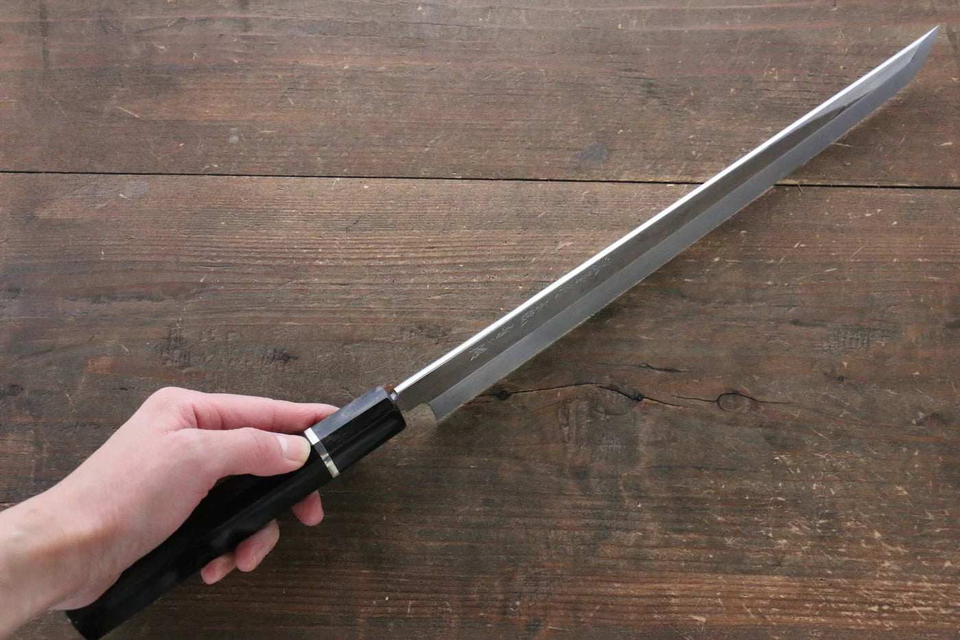 Sakai Takayuki Honyaki Blue Steel (บลูสตีล) No.2 ขัดขึ้นเงากระจก มีด Sakimaru Takohiki มีดทำครัวญี่ปุ่น 300mm ด้ามไม้มะเกลือ (ประดับห่วง) มีฝัก (ปลอก) มีด