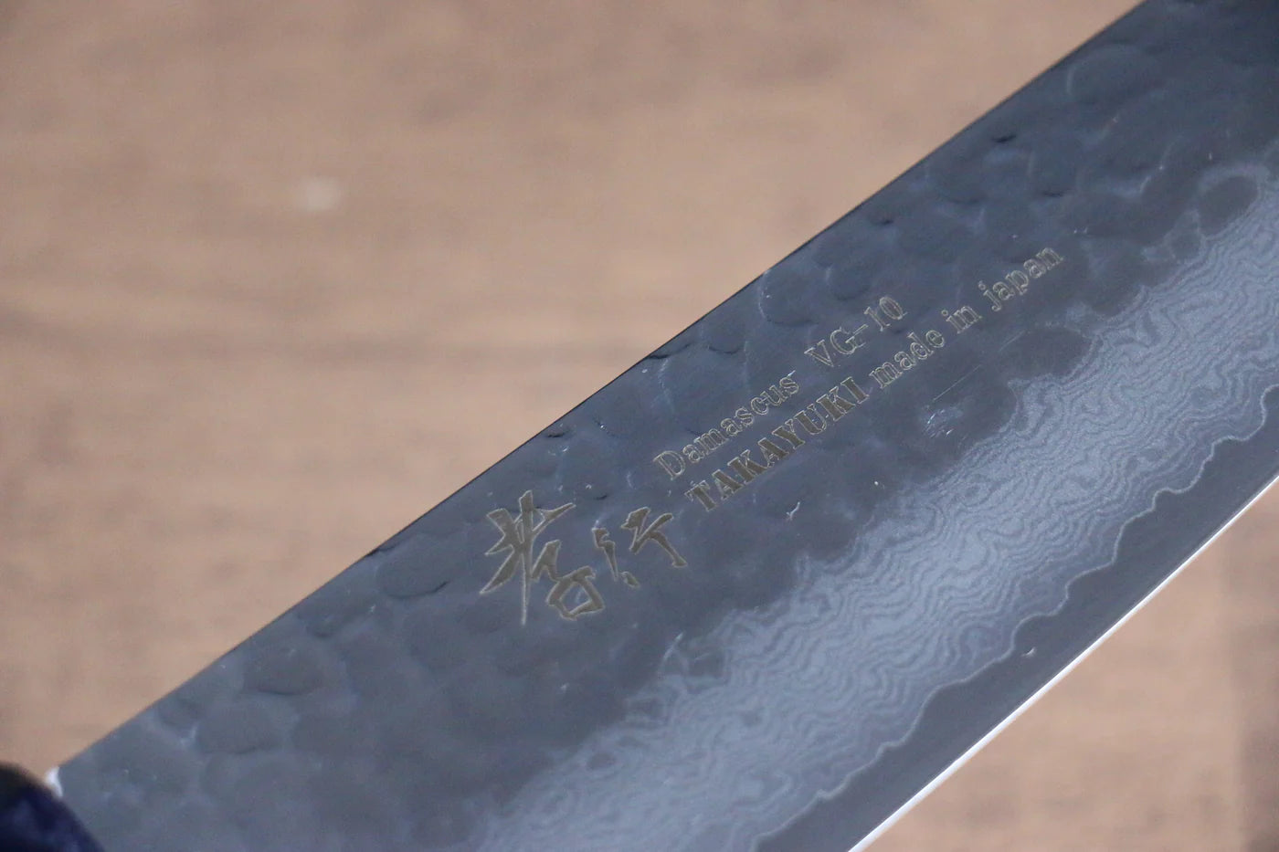 Sakai Takayuki Nanairo VG10 33 ชั้น มีด Santoku มีดทำครัวญี่ปุ่น 180mm ด้ามพลาสติก ABS (กระดองเต่าเทอร์คอยซ์)