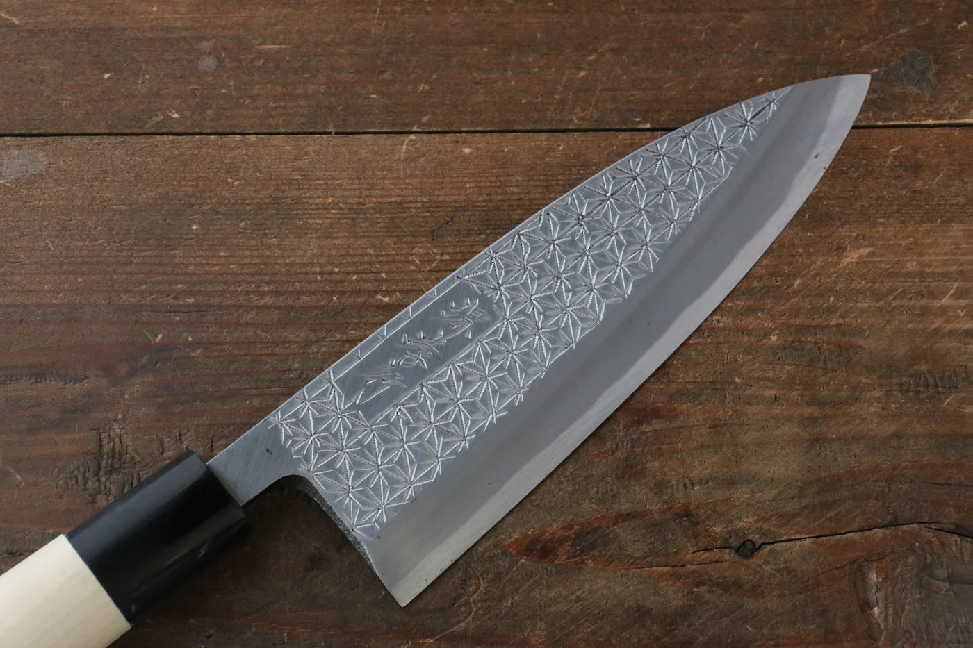 Sakai Takayuki Kasumitogi White Steel (เหล็กกล้าขาว) สลักลายใบป่าน มีด Deba มีดทำครัวญี่ปุ่น