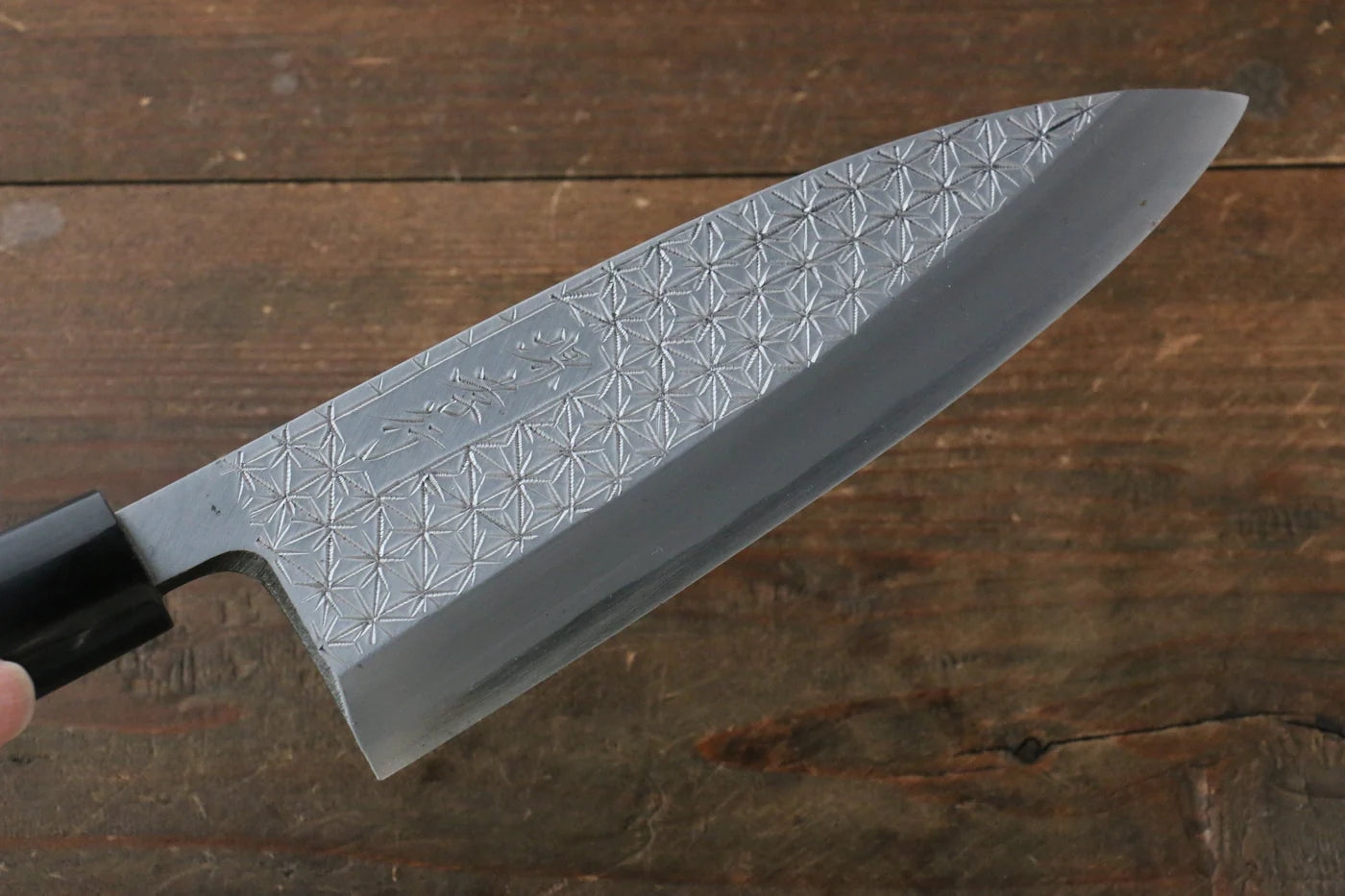 Sakai Takayuki Kasumitogi White Steel (เหล็กกล้าขาว) สลักลายใบป่าน มีด Deba มีดทำครัวญี่ปุ่น