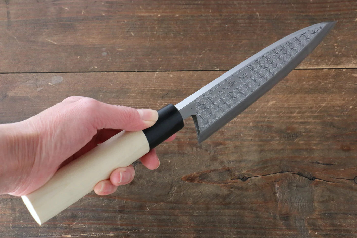 Sakai Takayuki Kasumitogi White Steel (เหล็กกล้าขาว) สลักลายใบป่าน มีด Deba มีดทำครัวญี่ปุ่น
