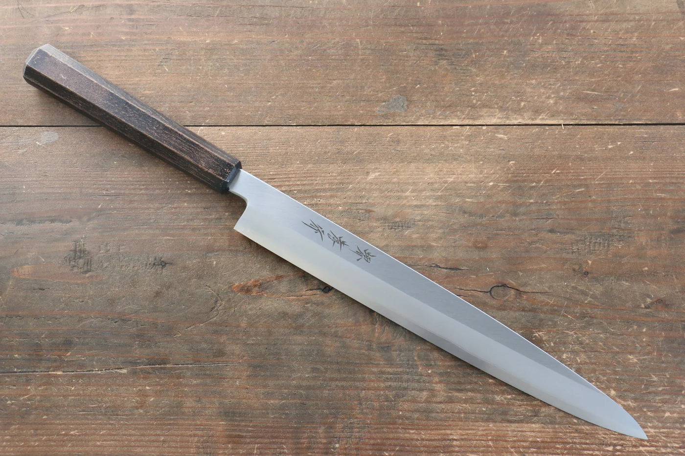 Sakai Takayuki Nanairo โมลิบดินัม INOX มีด Yanagiba มีดทำครัวญี่ปุ่น 270mm ด้ามพลาสติก ABS (ดำทอง)
