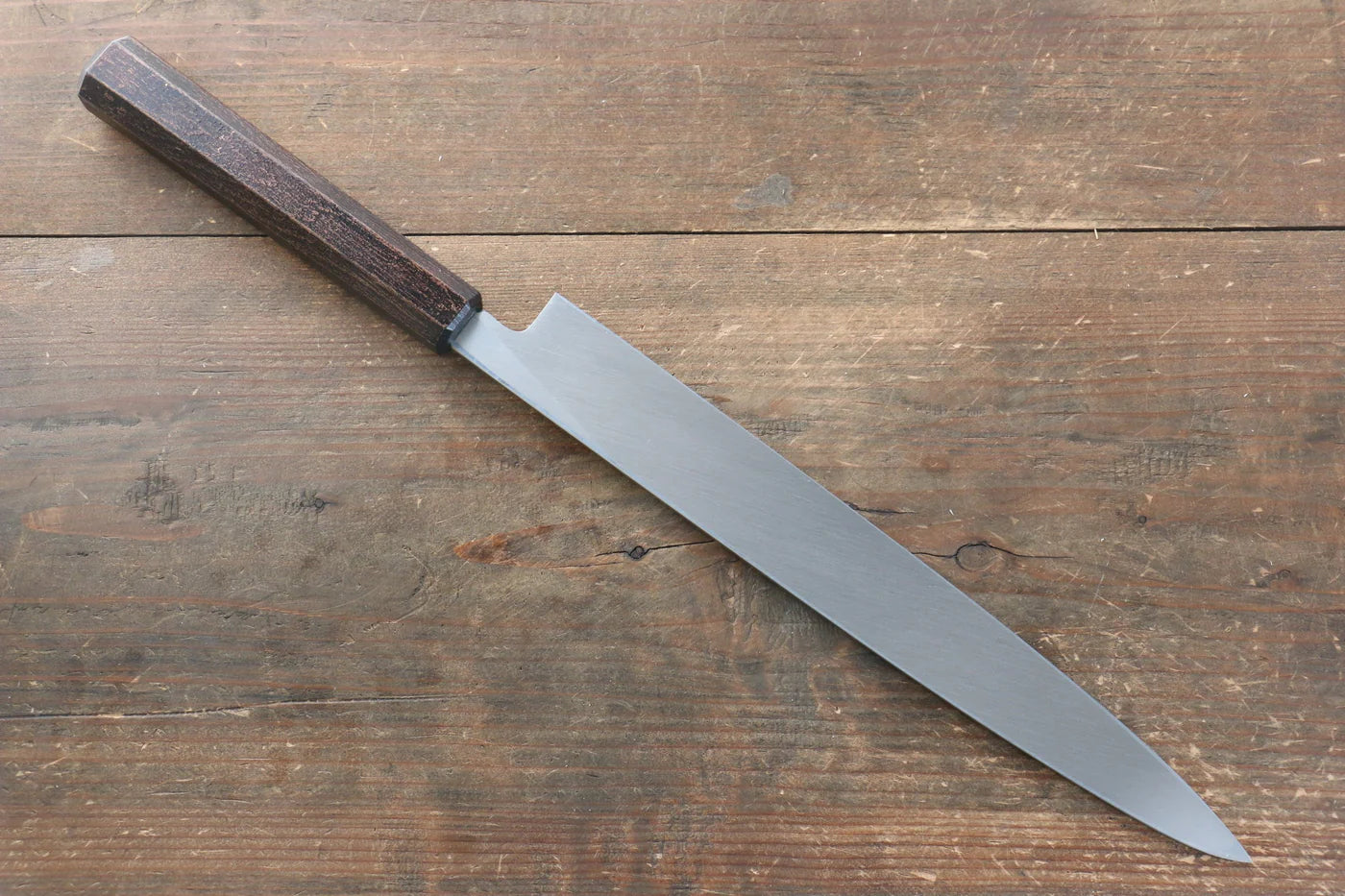 Sakai Takayuki Nanairo โมลิบดินัม INOX มีด Yanagiba มีดทำครัวญี่ปุ่น 270mm ด้ามพลาสติก ABS (ดำทอง)