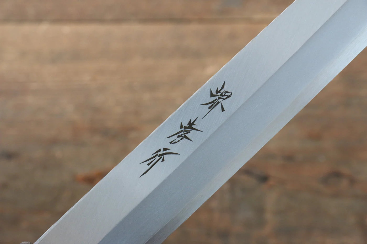 Sakai Takayuki Nanairo โมลิบดินัม INOX มีด Yanagiba มีดทำครัวญี่ปุ่น 270mm ด้ามพลาสติก ABS (ดำทอง)