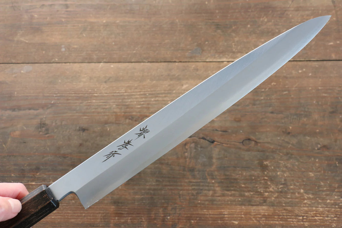 Sakai Takayuki Nanairo โมลิบดินัม INOX มีด Yanagiba มีดทำครัวญี่ปุ่น 270mm ด้ามพลาสติก ABS (ดำทอง)