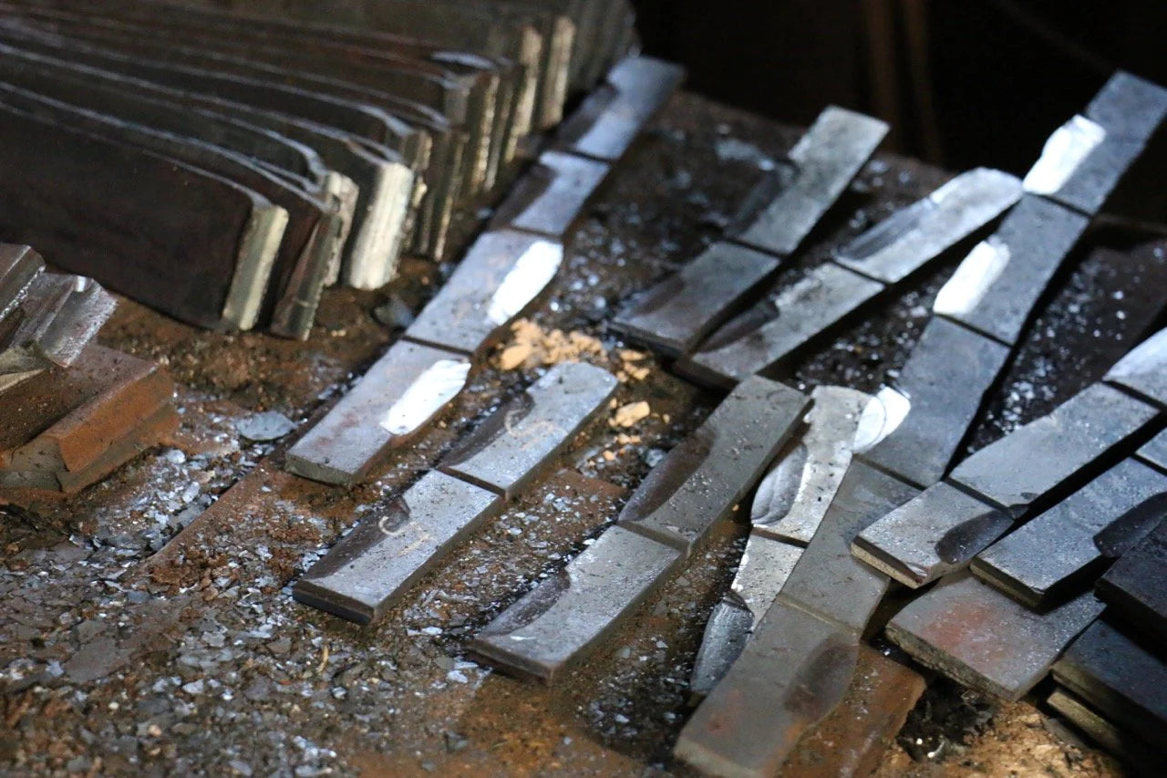 Shigeki Tanaka Silver Steel No.3 (เหล็กเงิน No.3) ลายคล้ายผิวลูกสาลี่ มีด Santoku มีดทำครัวญี่ปุ่น 165mm ด้ามไม้วอลนัท