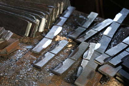 Shigeki Tanaka Silver Steel No.3 (เหล็กเงิน No.3) ลายคล้ายผิวลูกสาลี่ มีด Santoku มีดทำครัวญี่ปุ่น 165mm ด้ามไม้วอลนัท