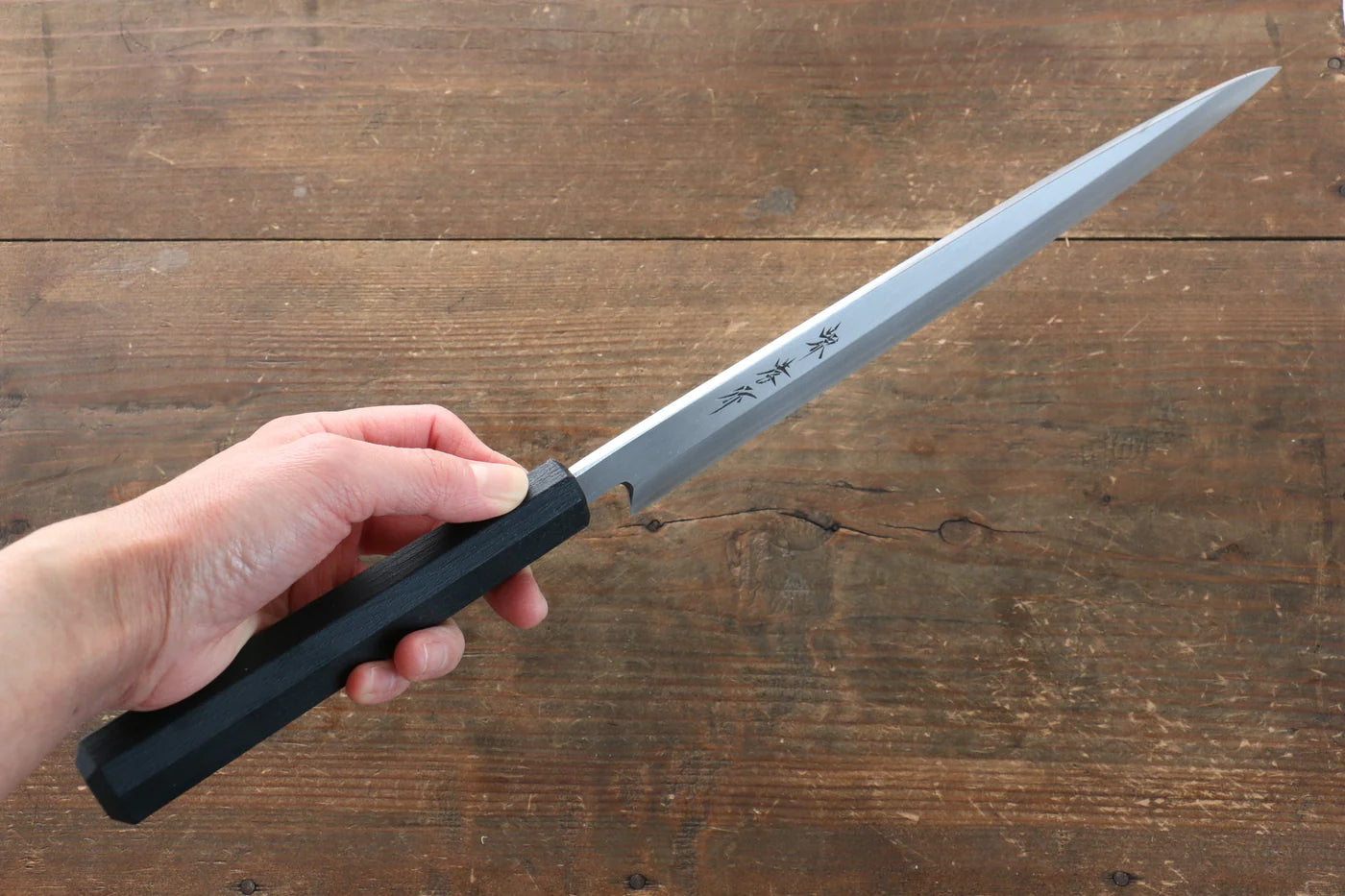 Sakai Takayuki Nanairo โมลิบดินัม INOX มีด Yanagiba มีดทำครัวญี่ปุ่น 270mm ด้ามพลาสติก ABS (เคลือบดำ)