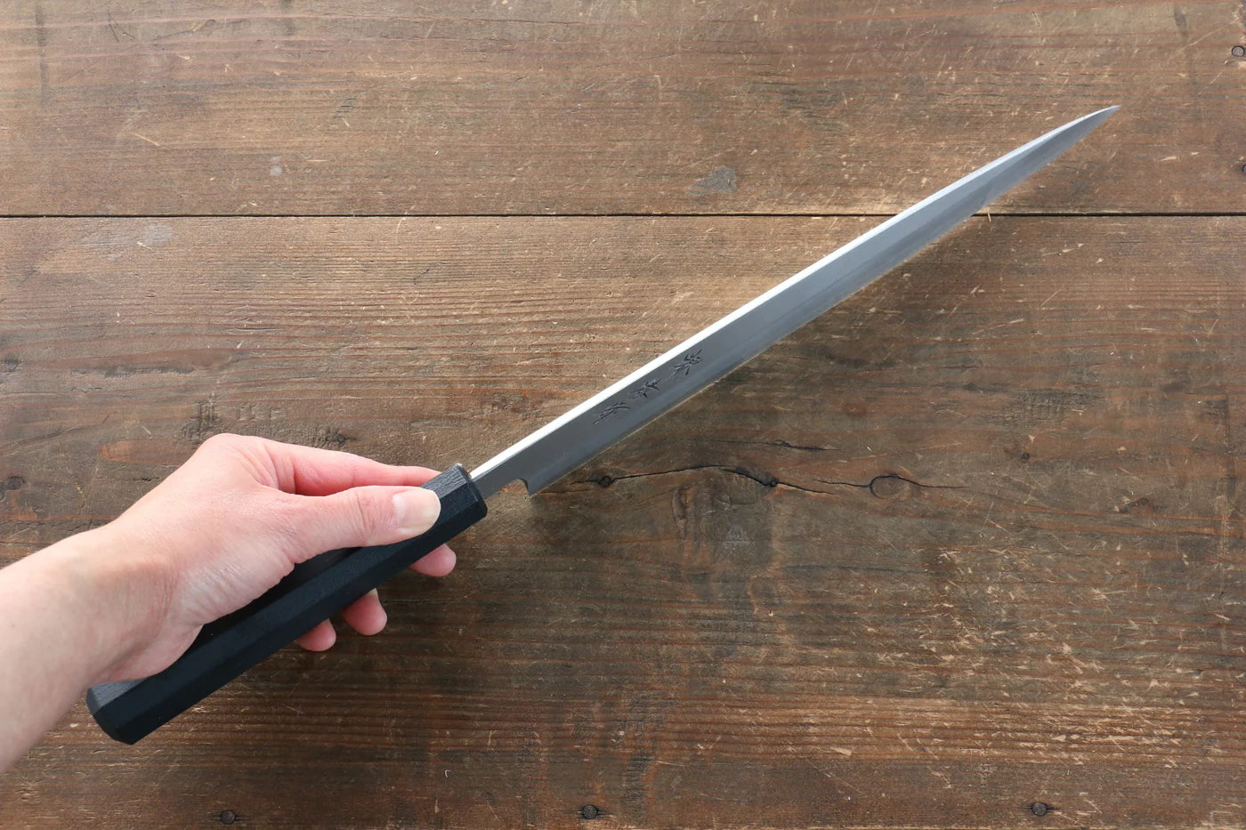 Sakai Takayuki Nanairo โมลิบดินัม INOX มีด Yanagiba มีดทำครัวญี่ปุ่น 270mm ด้ามพลาสติก ABS (เคลือบดำ)